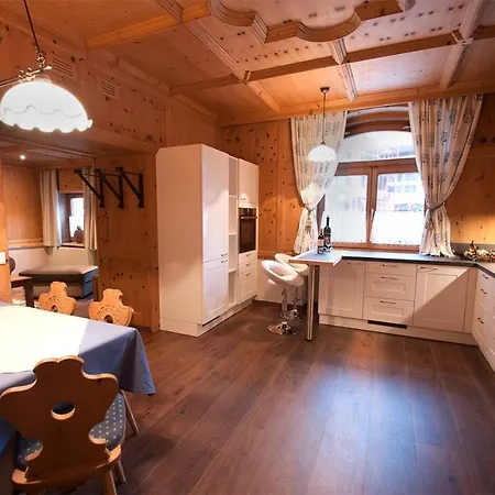 A Traumhafte Zirbenwohnung Апартаменты Пруц