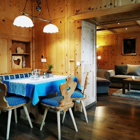 A Traumhafte Zirbenwohnung