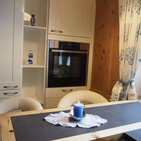 A Traumhafte Zirbenwohnung דירה